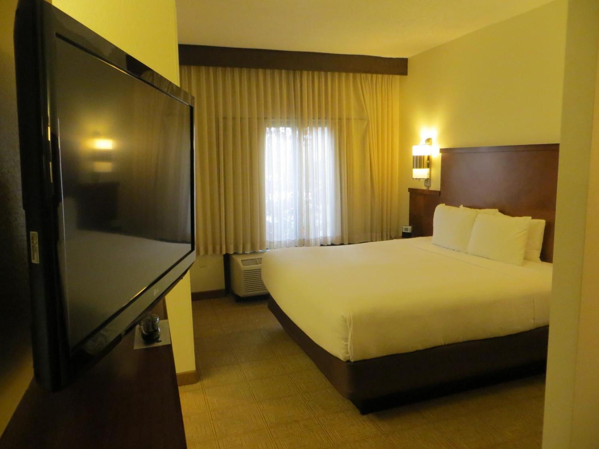 Hyatt Place Airport Hotel