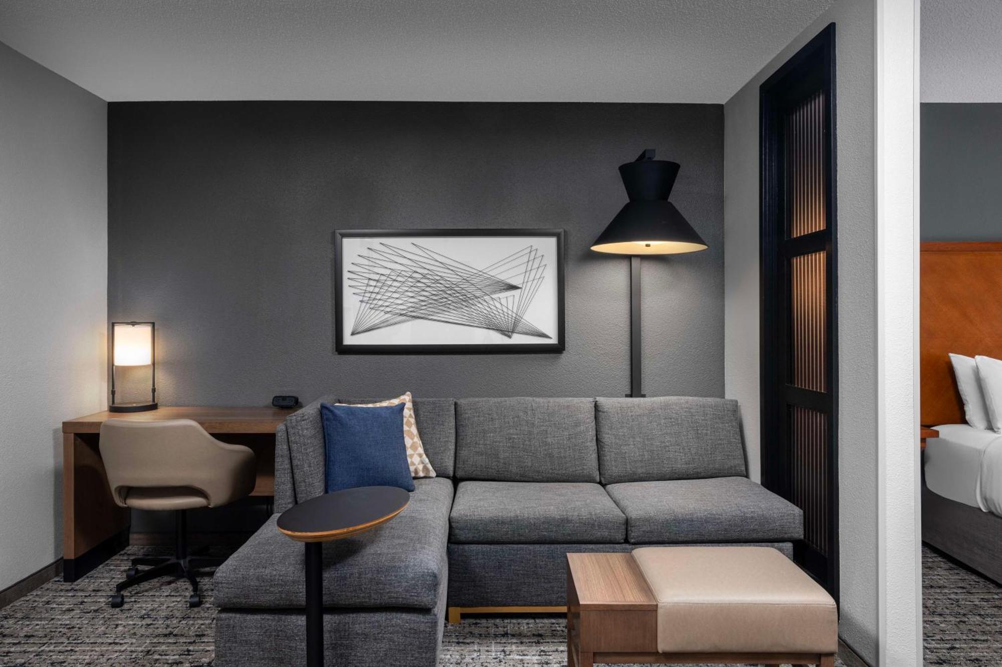 Hyatt Place Airport Hotel 3*